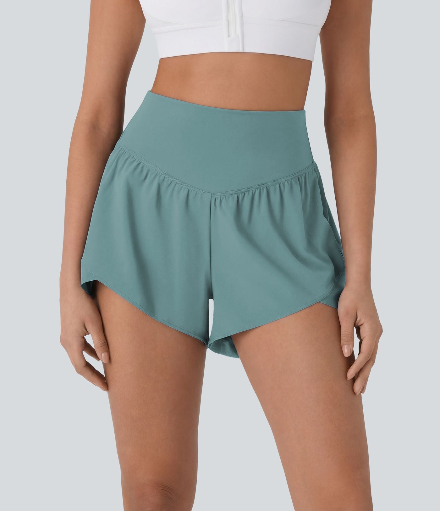 Breezeful™ Short yoga taille haute avec poche arrière ourlet croisé séchage rapide
