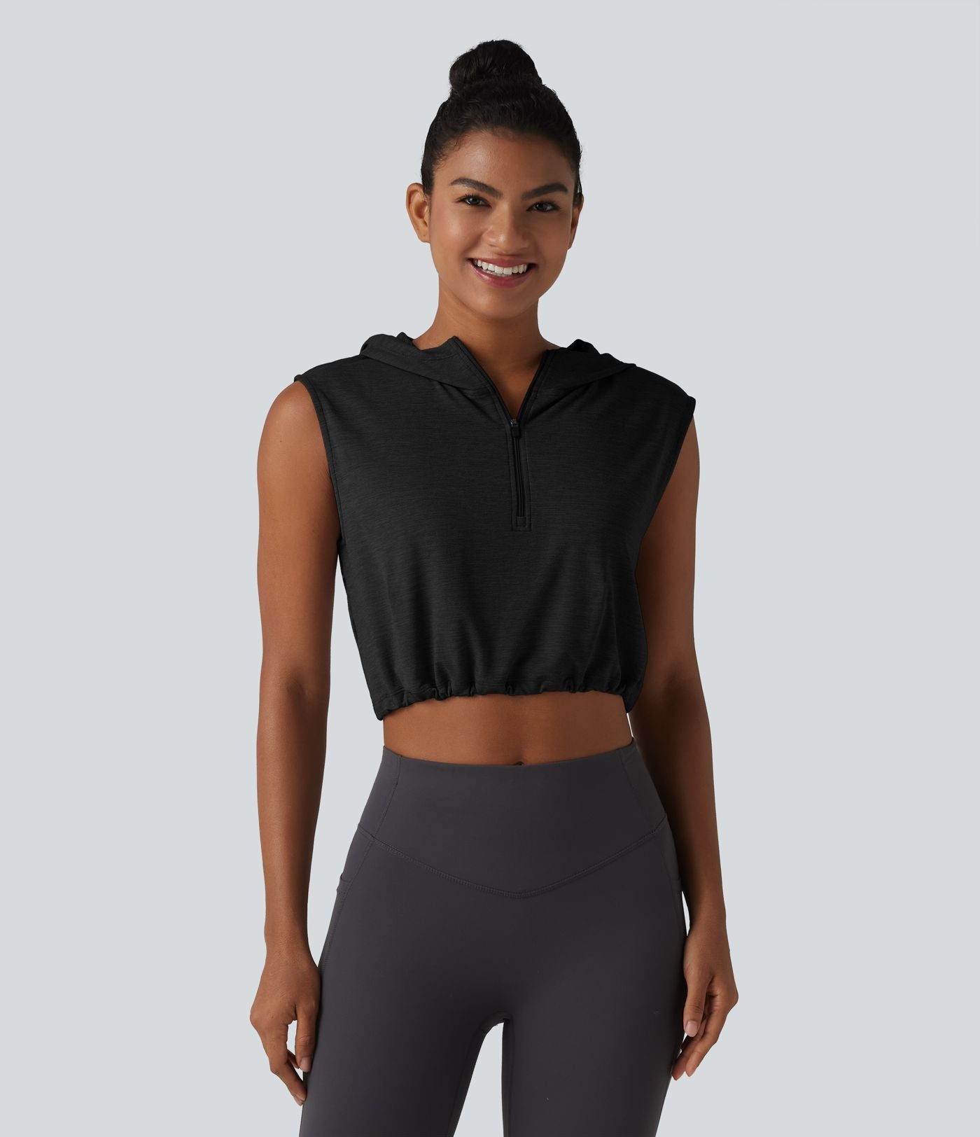 Débardeur de yoga court à capuche avec demi-zip
