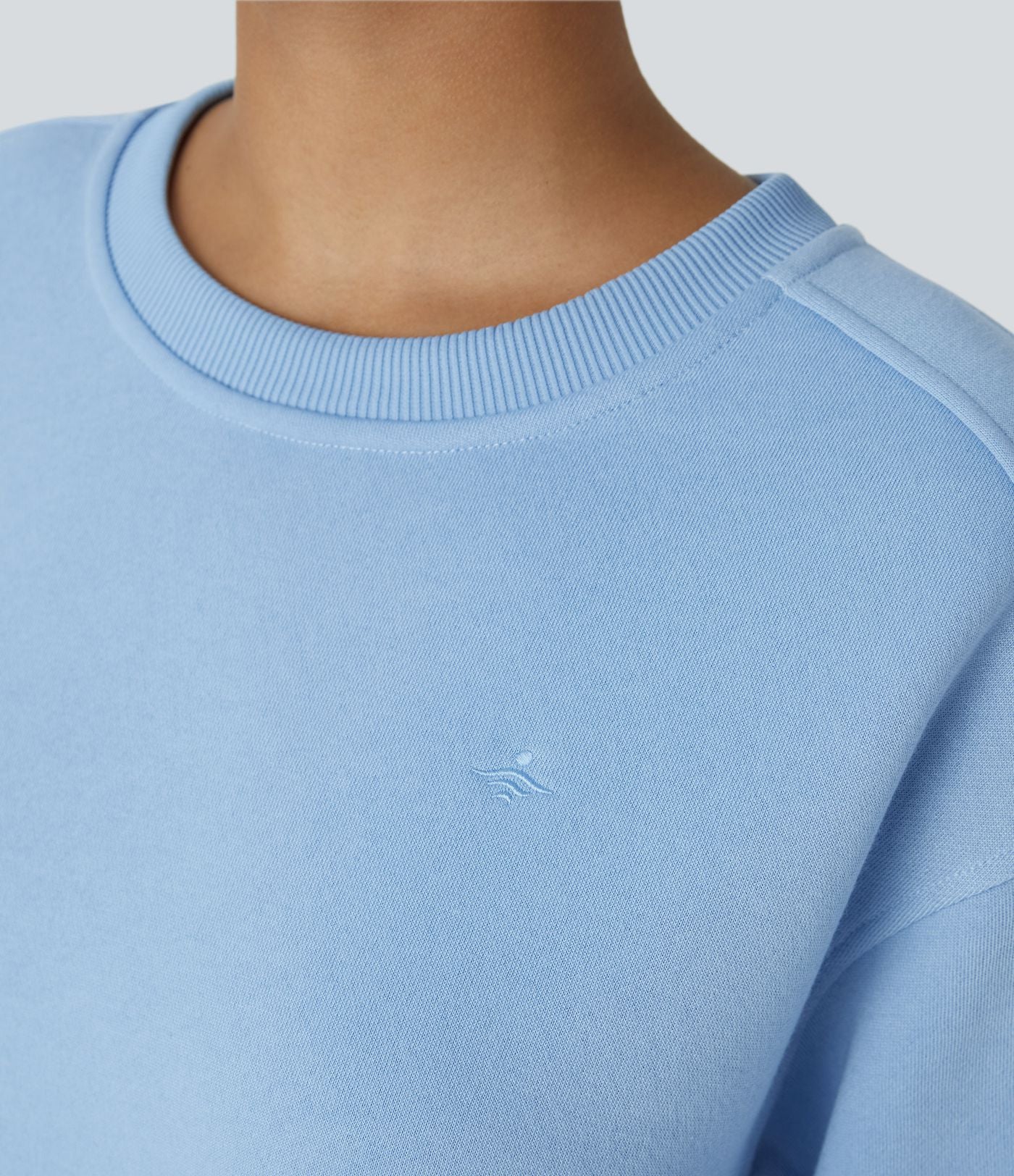 Sweat-shirt décontracté oversize en polaire, col rond, épaules tombantes, manches longues, ourlet fendu, empiècements côtelés contrastés et broderies