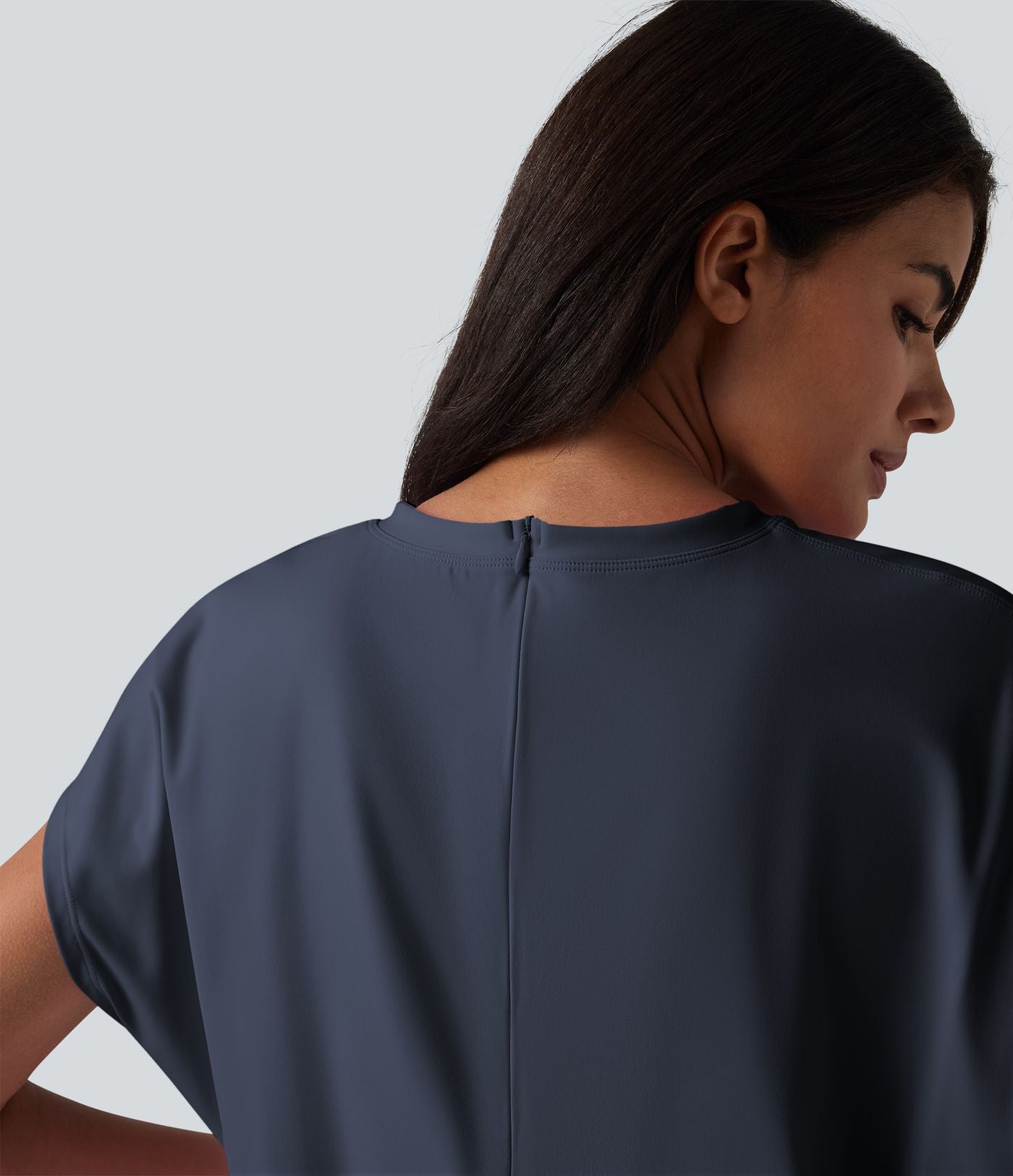 Robe de sport mini de yoga SoftlyZero™ Airy 2-en-1 effet frais InstantCool col rond à manches courtes, demi-zip et poches, accès facile Easy Peasy