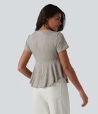 T-shirt casual babydoll en maille côtelée à col V, manches courtes et ourlet à volants