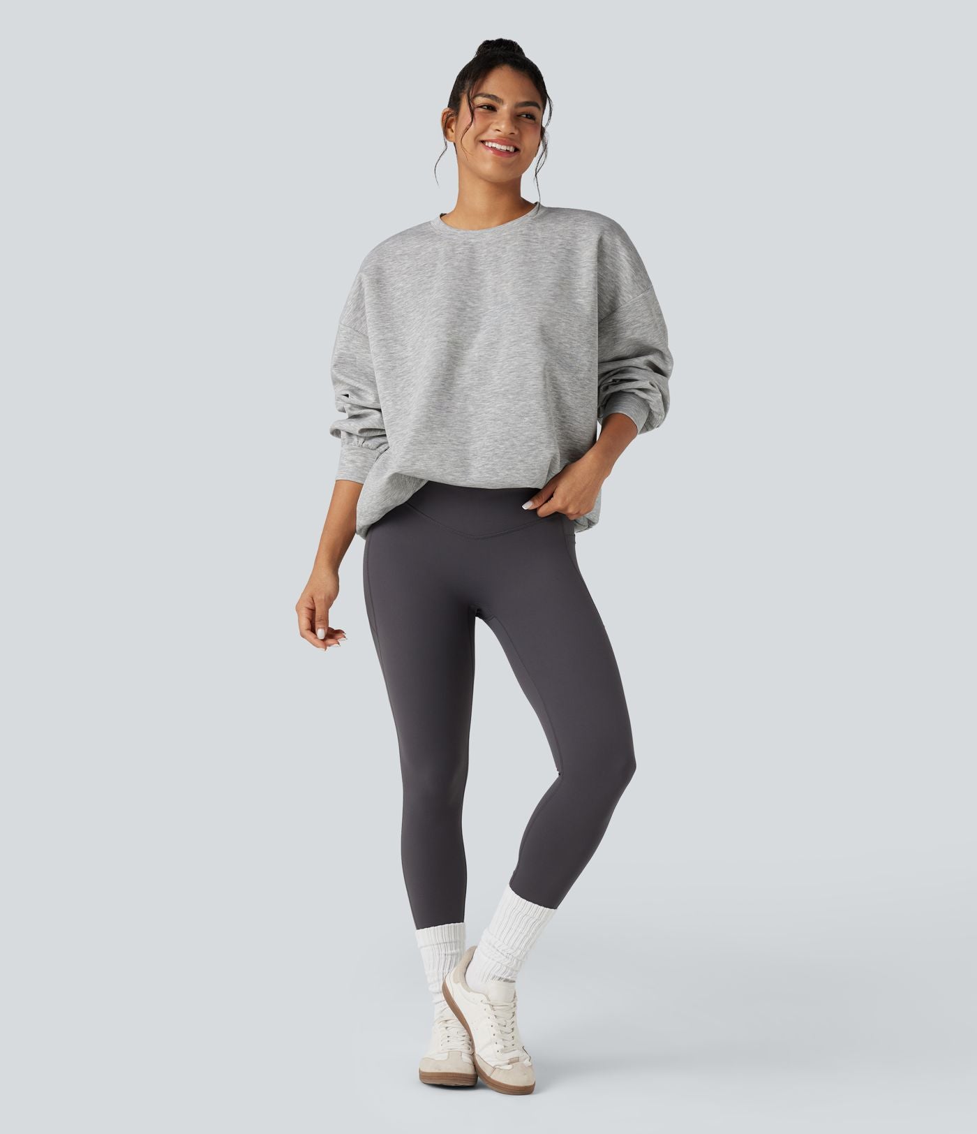 Sweat-shirt col rond manches longues coupe décontractée avec poches