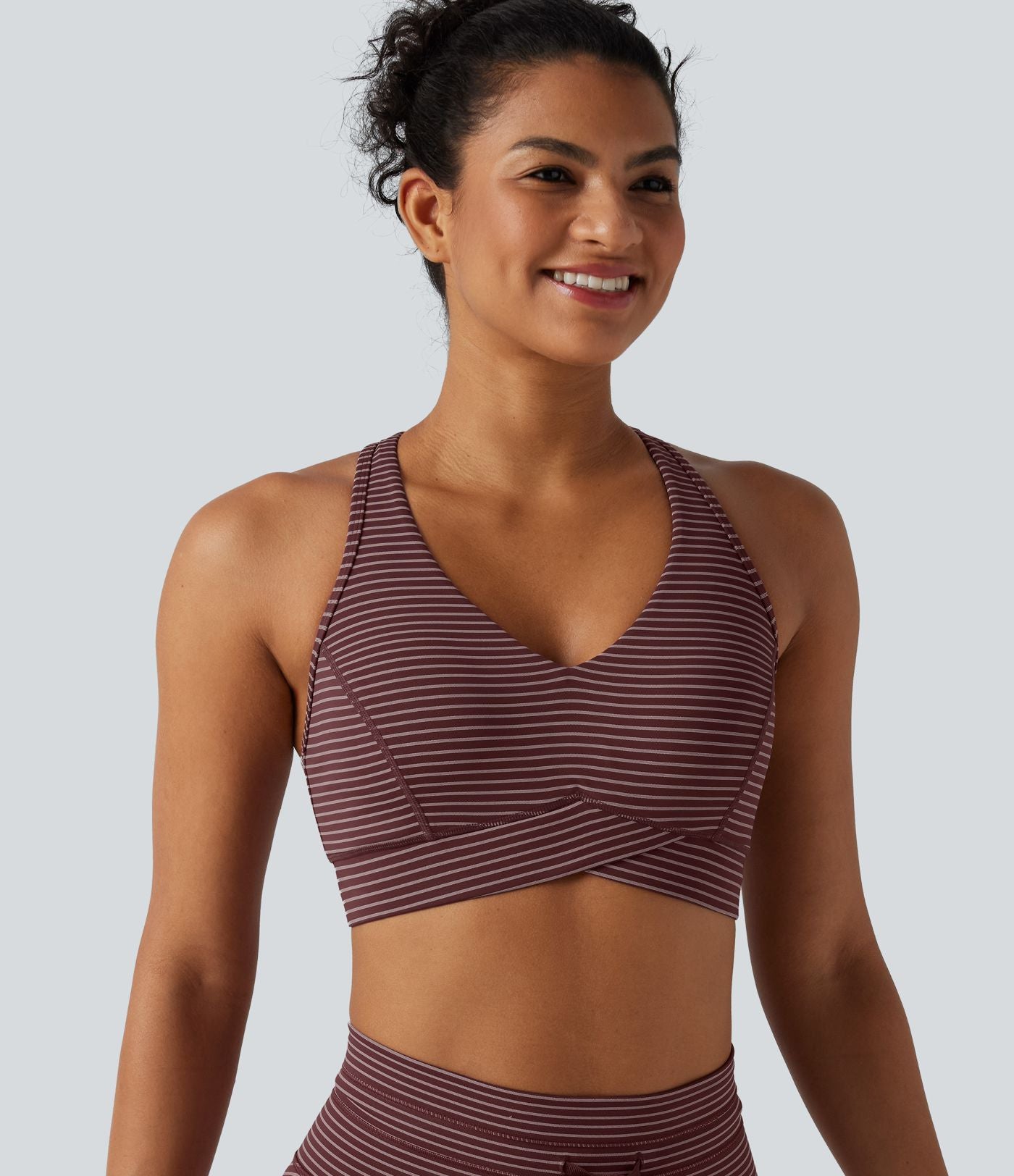 Brassière de sport col V dos nageur maintien moyen à rayures