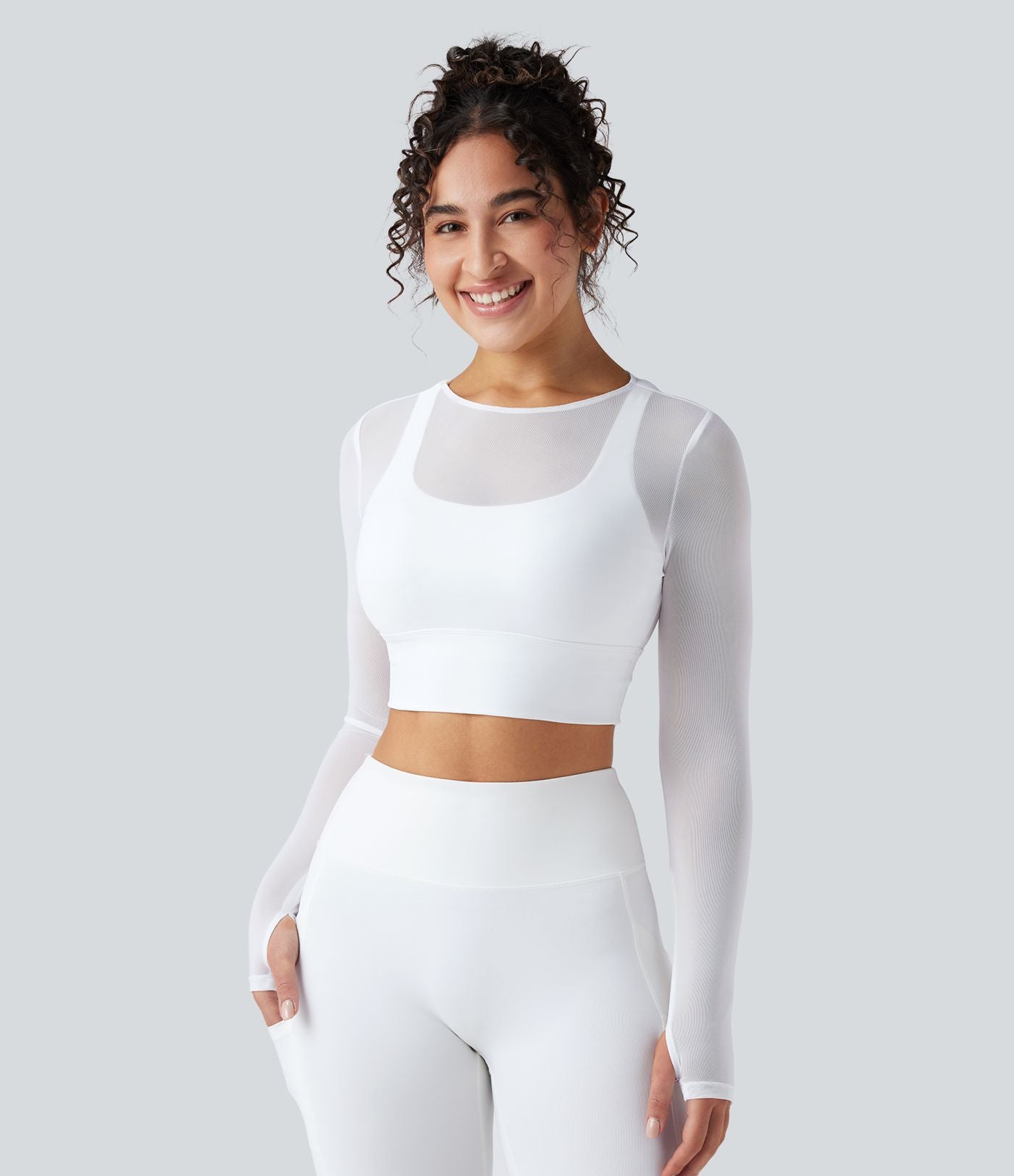 Haut de sport yoga cropped 2-en-1 manches longues mesh contrastant à trous pouces