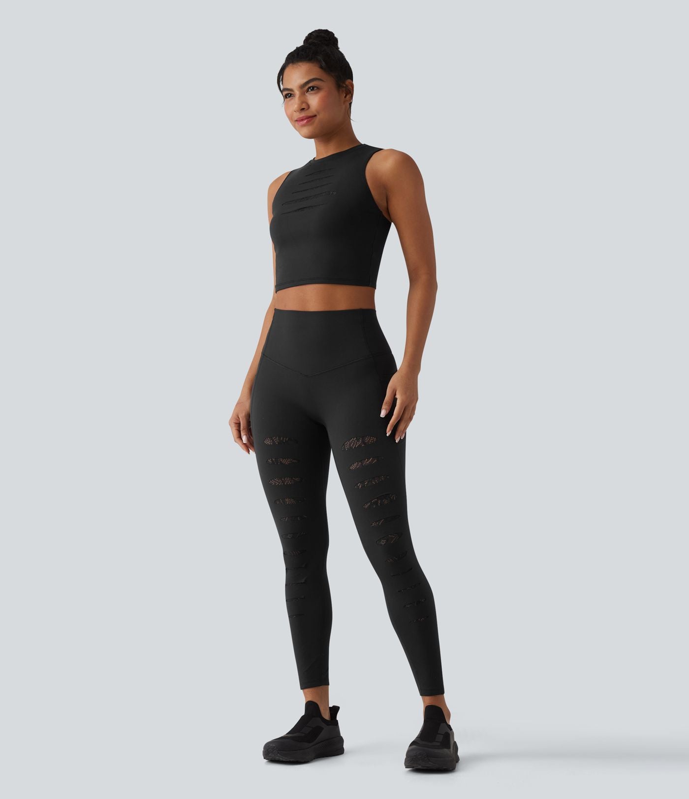 Legging de sport SoftlyZero™ taille haute avec empiècements en dentelle contrastée et poches – UPF 50+