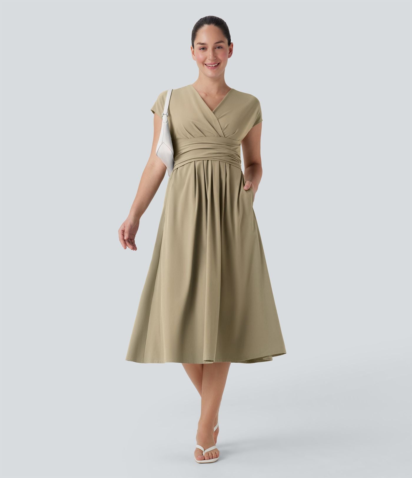 Robe midi Breezeful™ col V manches courtes à liens dans le dos séchage rapide avec poches latérales