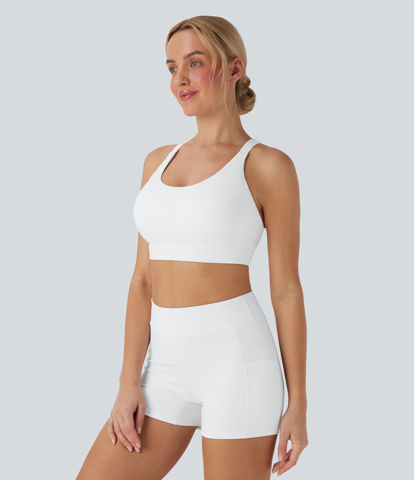 Brassière d'entraînement SpeedWave™ maintien moyen coques moulées perforée crochet ajustable séchage rapide E-G