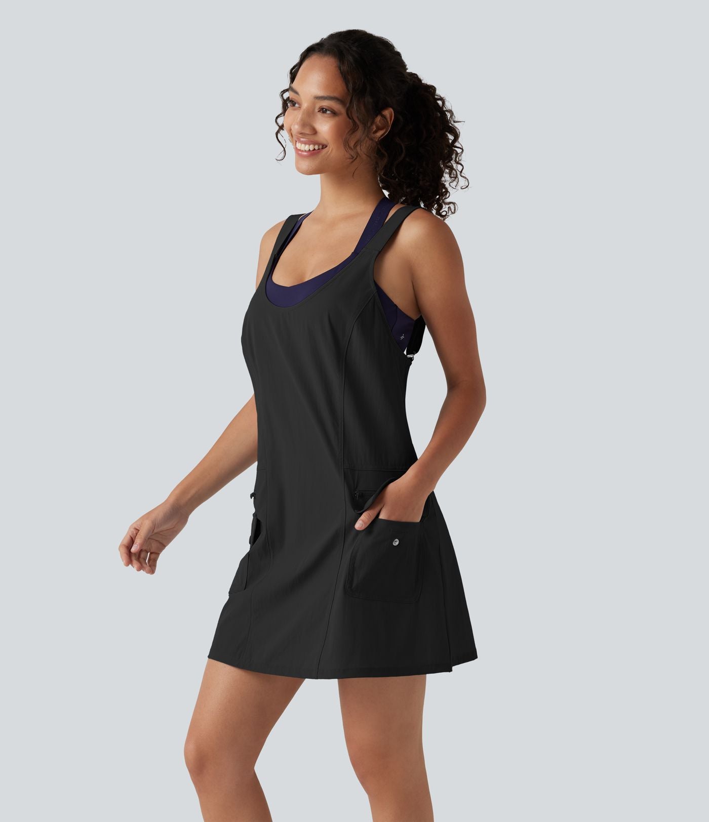Robe active de randonnée mini cargo à encolure U, bretelles ajustables et poches