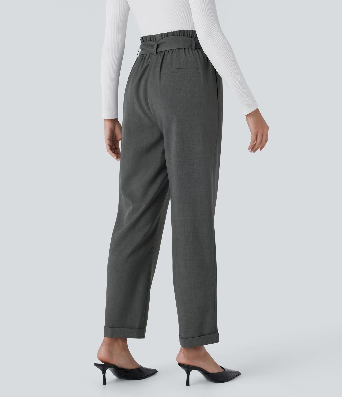 Pantalon Tailleur à taille haute, ceinture, poches latérales et jambes droites