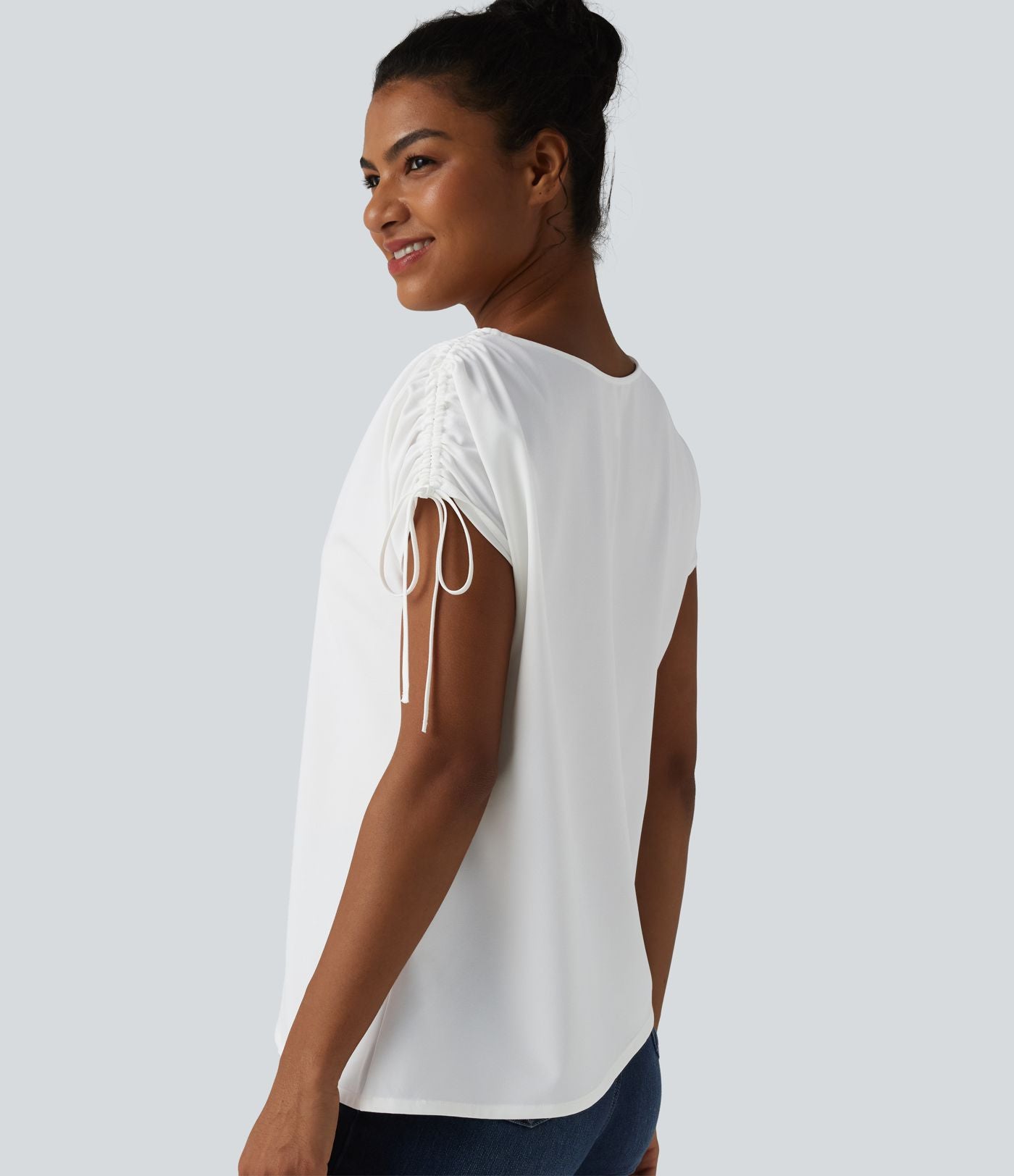 T-shirt tailleur en mousseline infroissable col bateau avec cordon de serrage et ourlet asymétrique