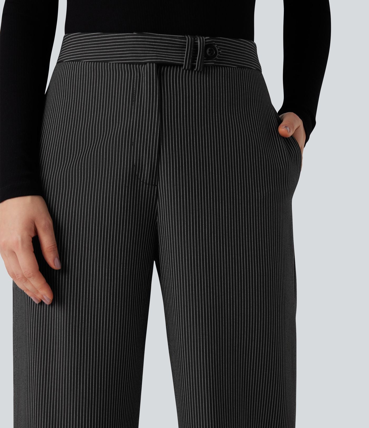 Pantalon tailleur rayé coupe droite taille haute avec poches