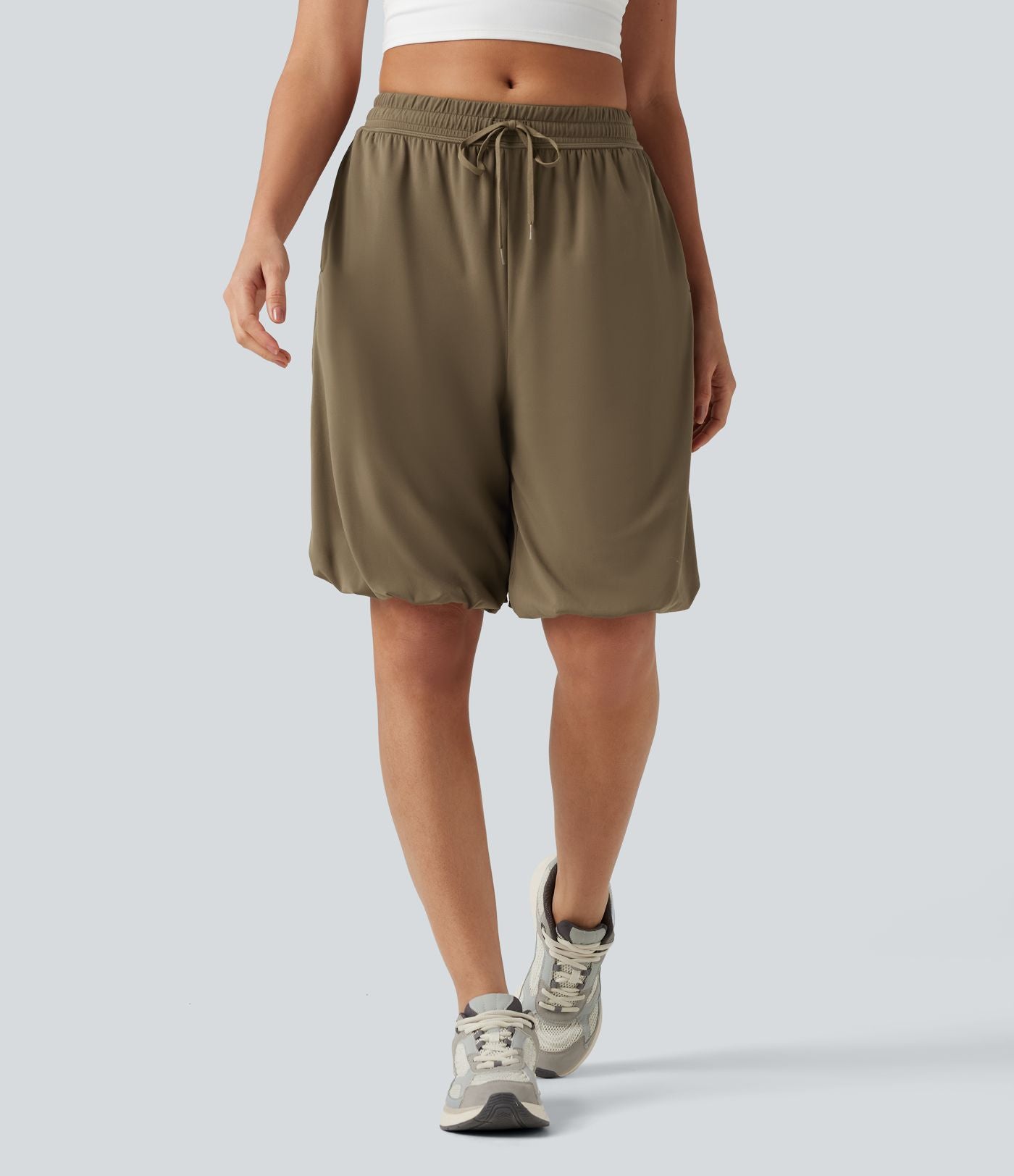 Short bouffant de danse taille basse en SoftlyZero™ à cordon de serrage avec poches - UPF50+
