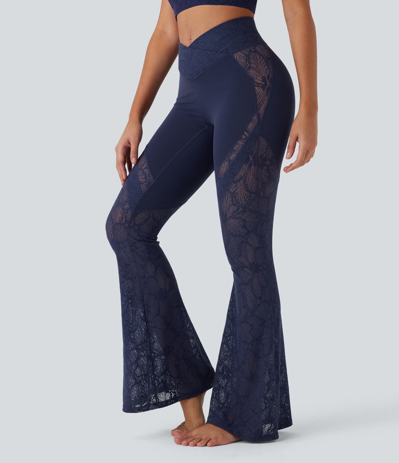 Pantalon de yoga évasé à taille haute croisée, poche arrière et dentelle