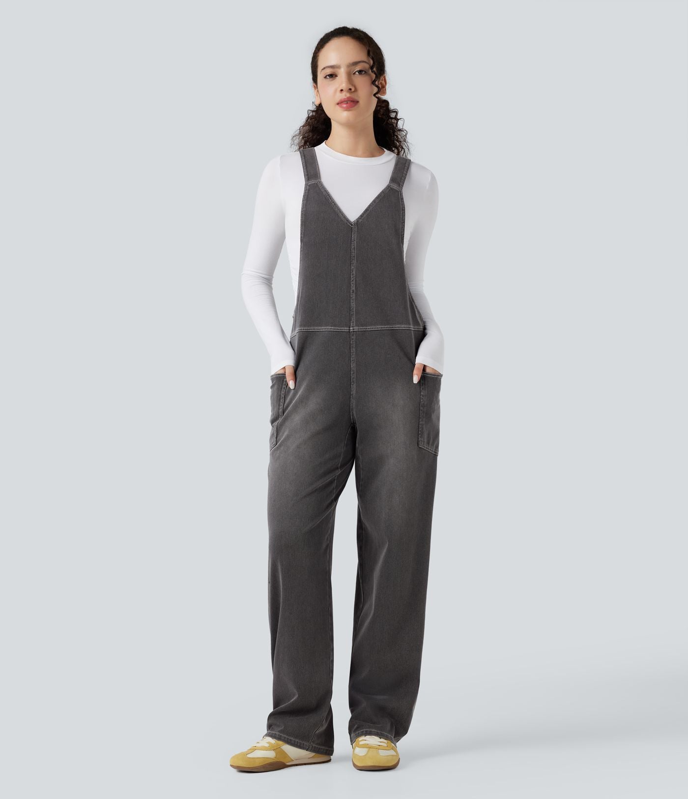 Salopette décontractée Halara Flex™ en denim extensible délavé, col V et poches latérales