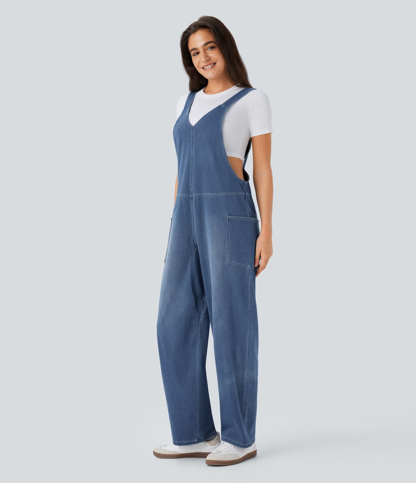 Salopette décontractée Halara Flex™ en denim extensible délavé, col V et poches latérales