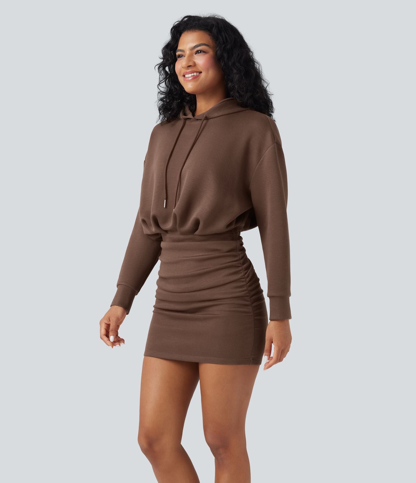Robe décontractée SpacerTek™ mini à manches longues, effet froncé avec capuche