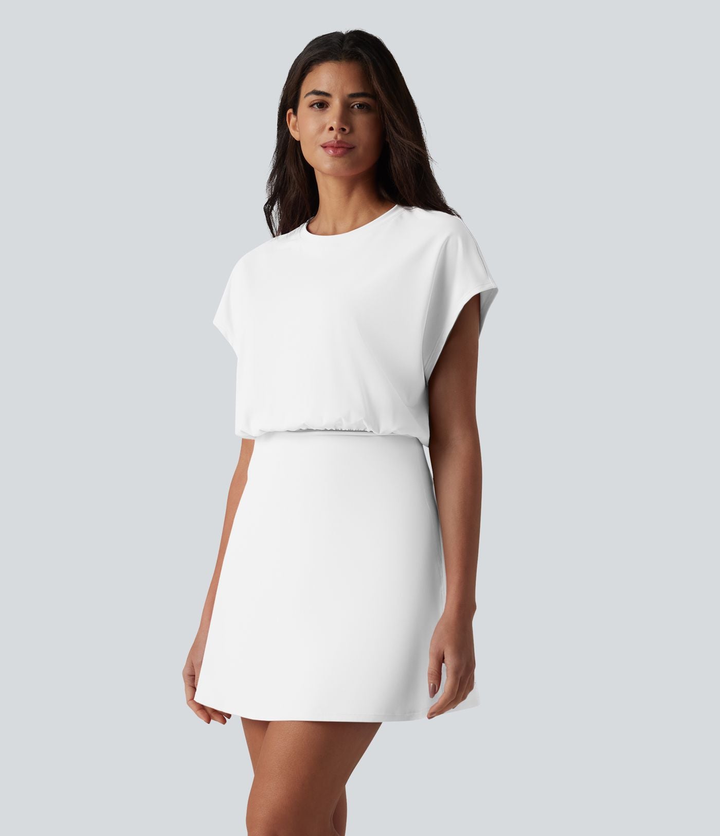 Robe de sport mini de yoga SoftlyZero™ Airy 2-en-1 effet frais InstantCool col rond à manches courtes, demi-zip et poches, accès facile Easy Peasy