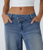 Halara Flex™ Jean large asymétrique taille basse avec bouton, fermeture éclair et poches multiples, délavé et extensible en maille