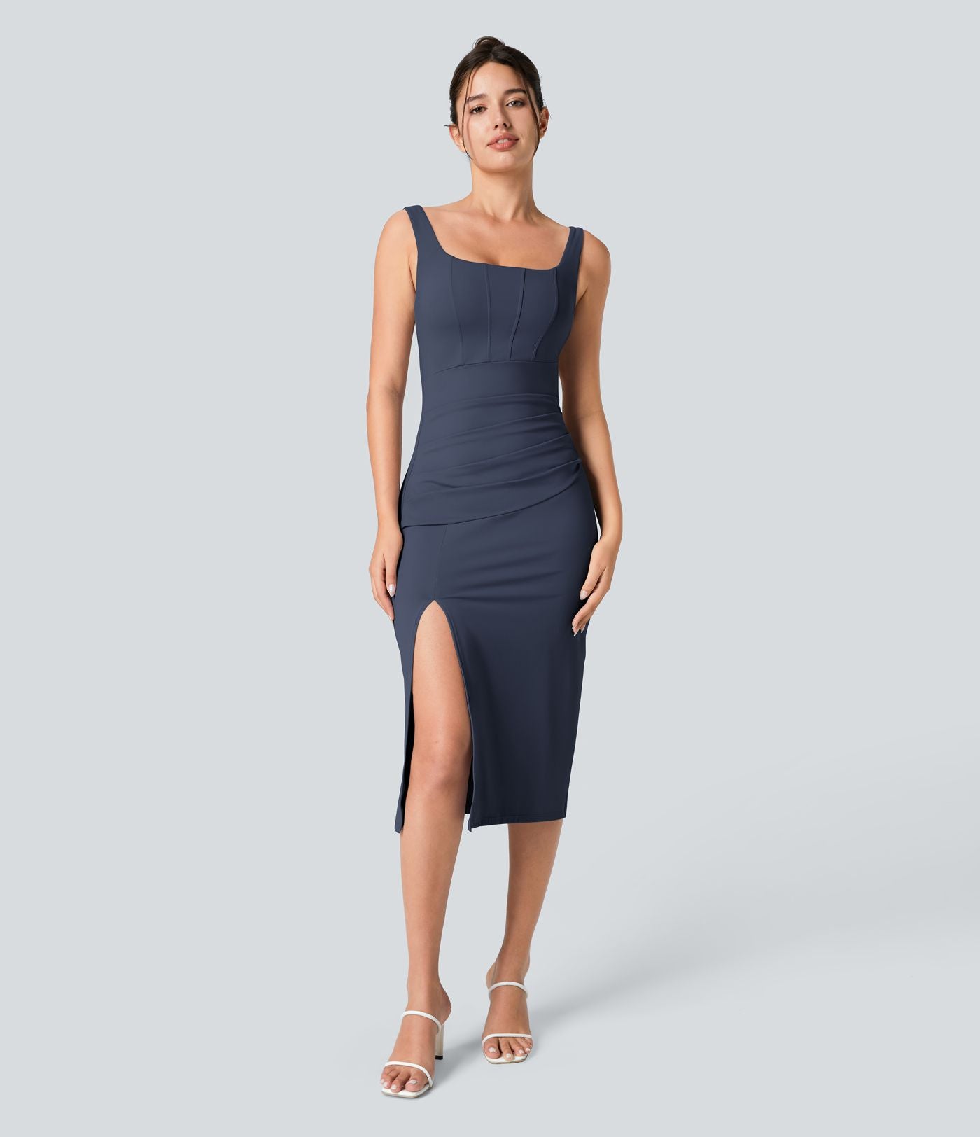 Robe corset midi moulante ruchée à encolure carrée, dos nu, brassière intégrée