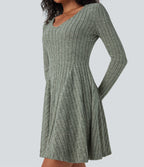 Robe décontractée mini évasée maille côtelée col V manches longues