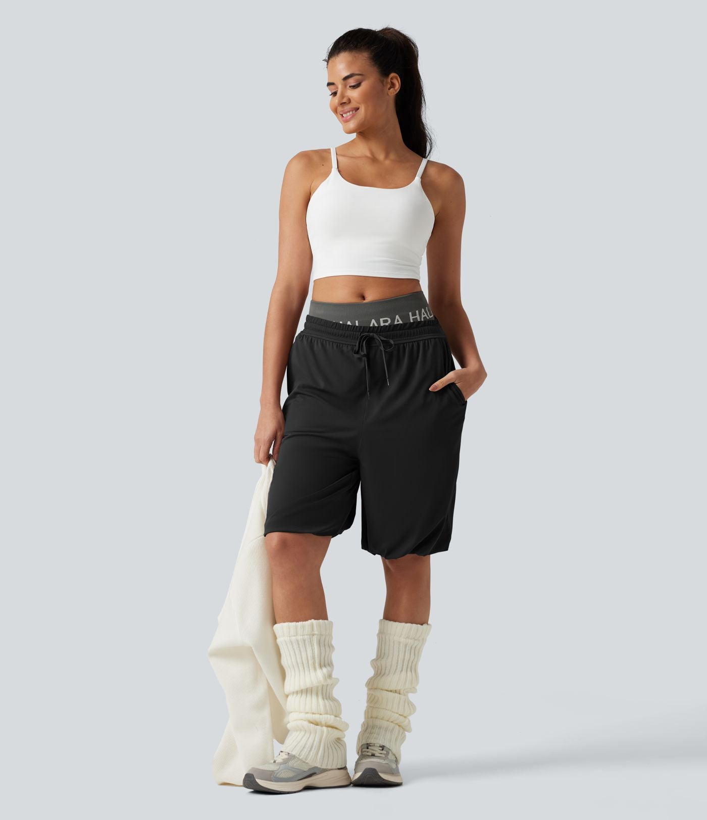 Short bouffant de danse taille basse en SoftlyZero™ à cordon de serrage avec poches - UPF50+