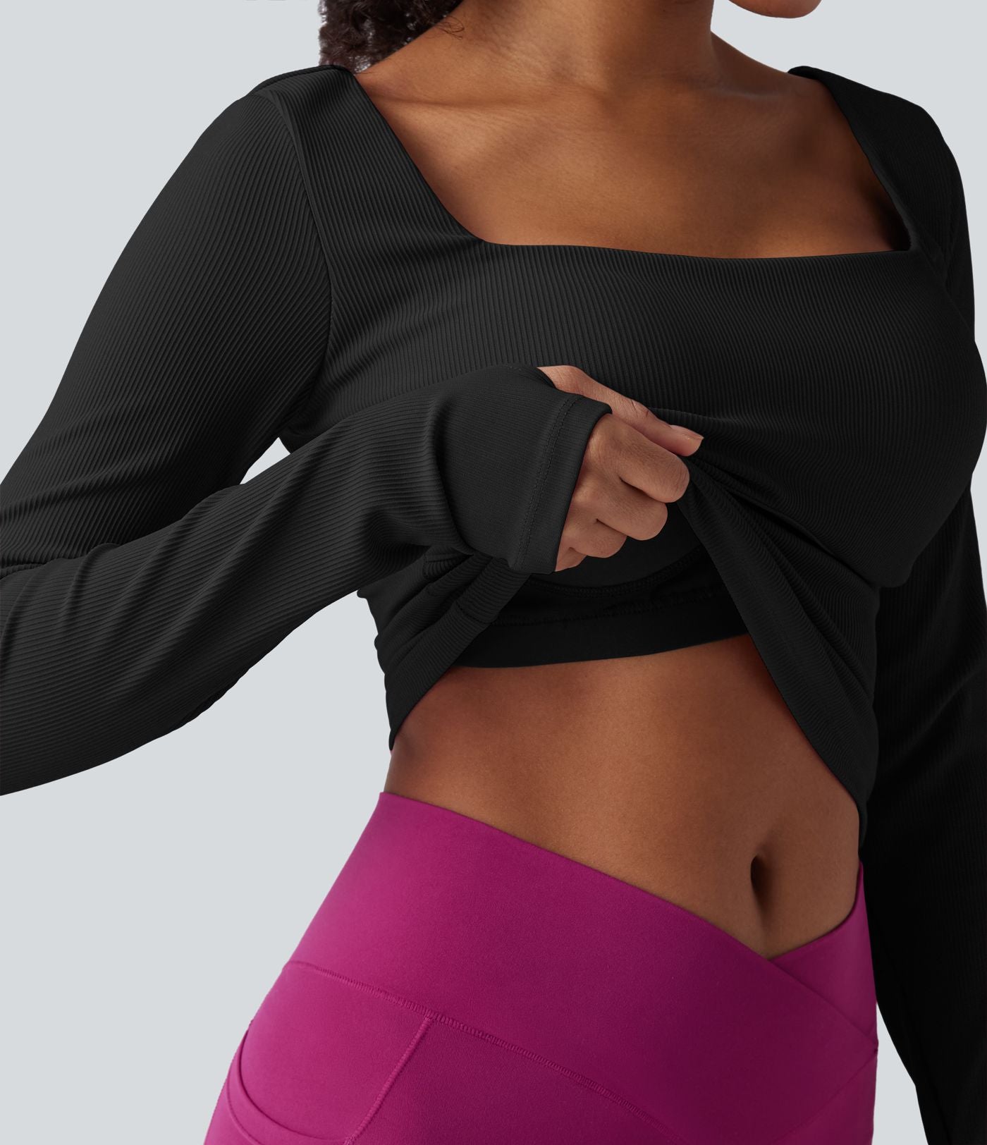 Haut de yoga côtelé push-up à col carré, manches longues et trous pour les pouces - Bonnets E-G