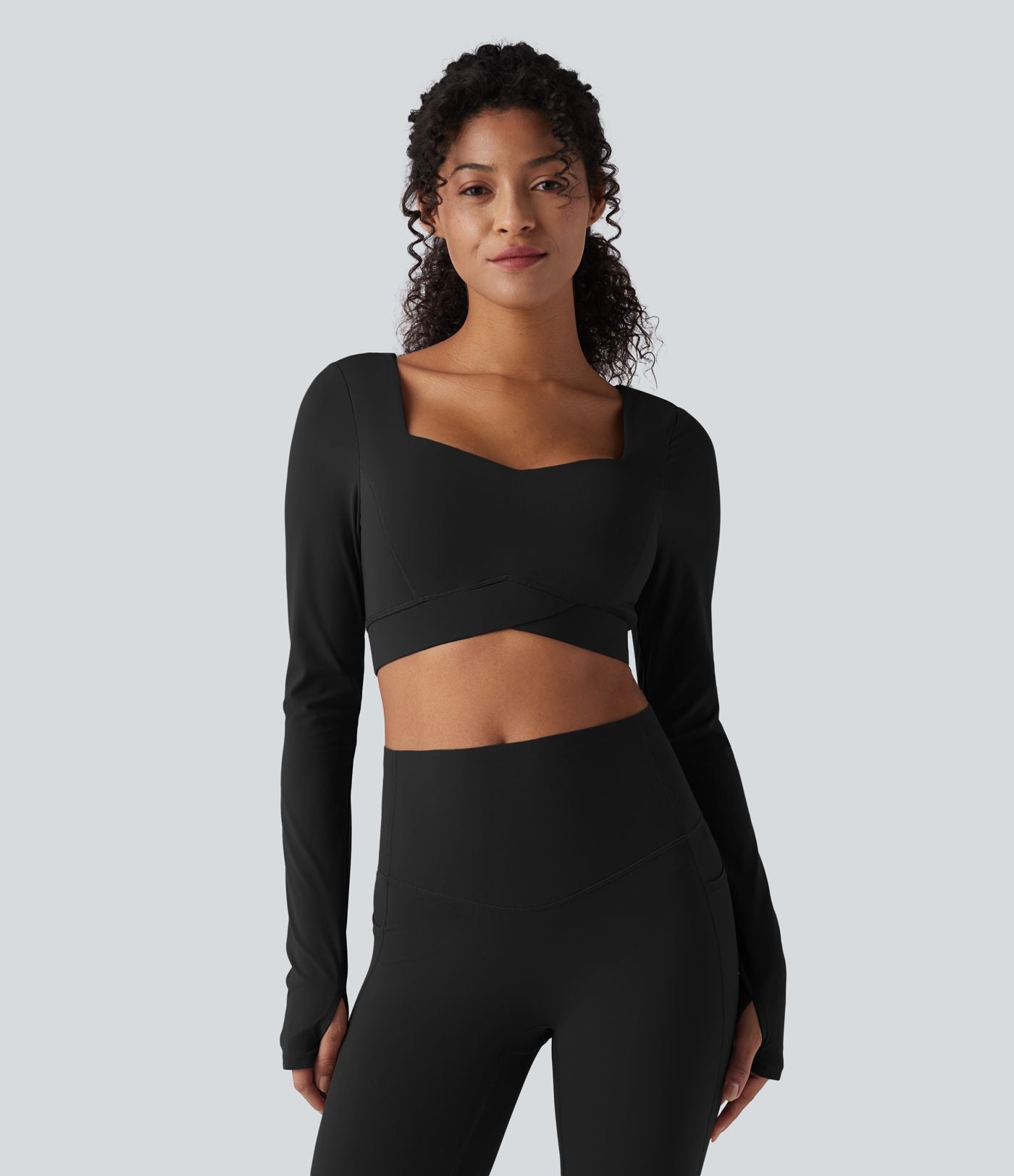 Halara UltraSculpt™ Top court de sport push-up à manches longues avec passants pouces et ourlet croisé