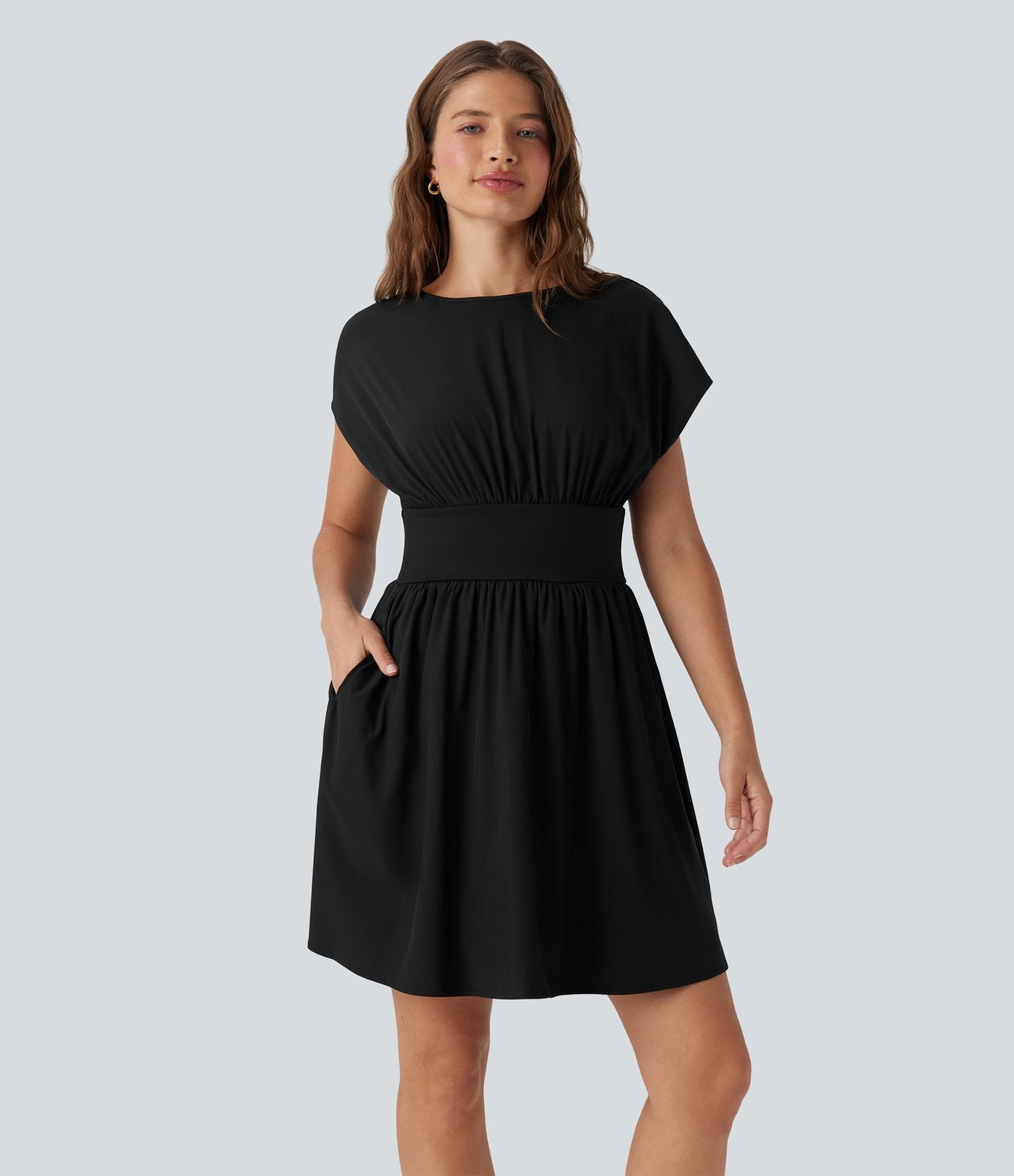 Robe de travail mini Breezeful™ manches chauve-souris courtes fluide séchage rapide avec poches latérales
