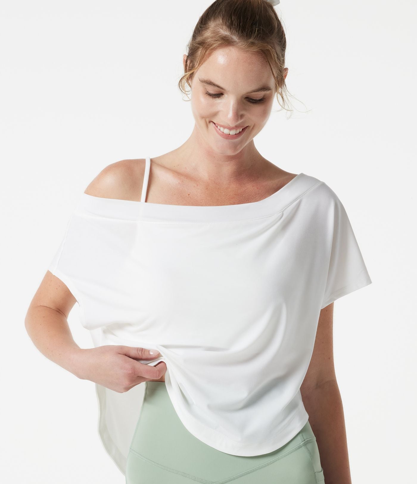 Haut de yoga à une épaule, manches courtes, ourlet arrondi haut-bas, brassière intégrée, séchage rapide