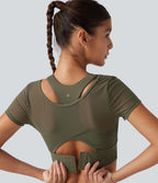 Crop top de running effet frais InstantCool à séchage rapide avec encolure bateau, mesh contrasté, manches courtes, coussinets amovibles et protection solaire UPF50+