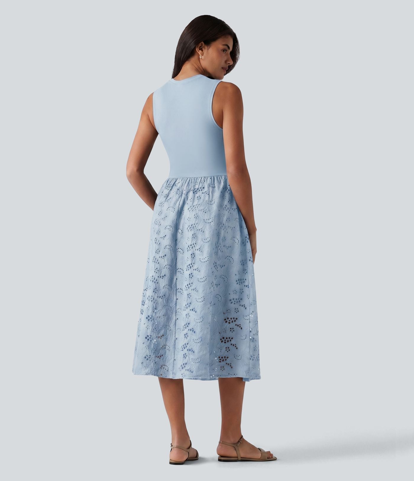 Robe midi de villégiature sans manches col rond à broderie anglaise, avec poches