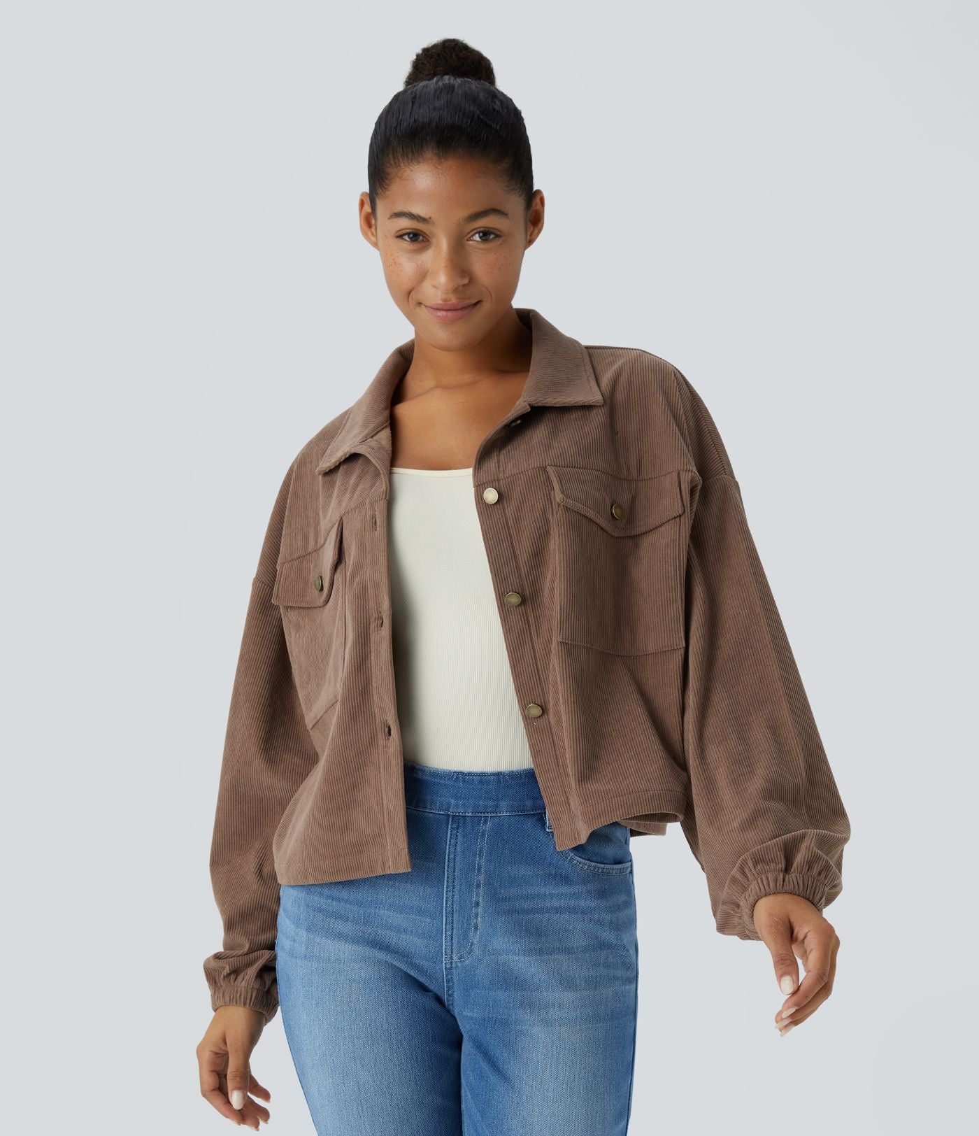 Veste décontractée en velours côtelé à col, boutonnage, manches longues et poches poitrine
