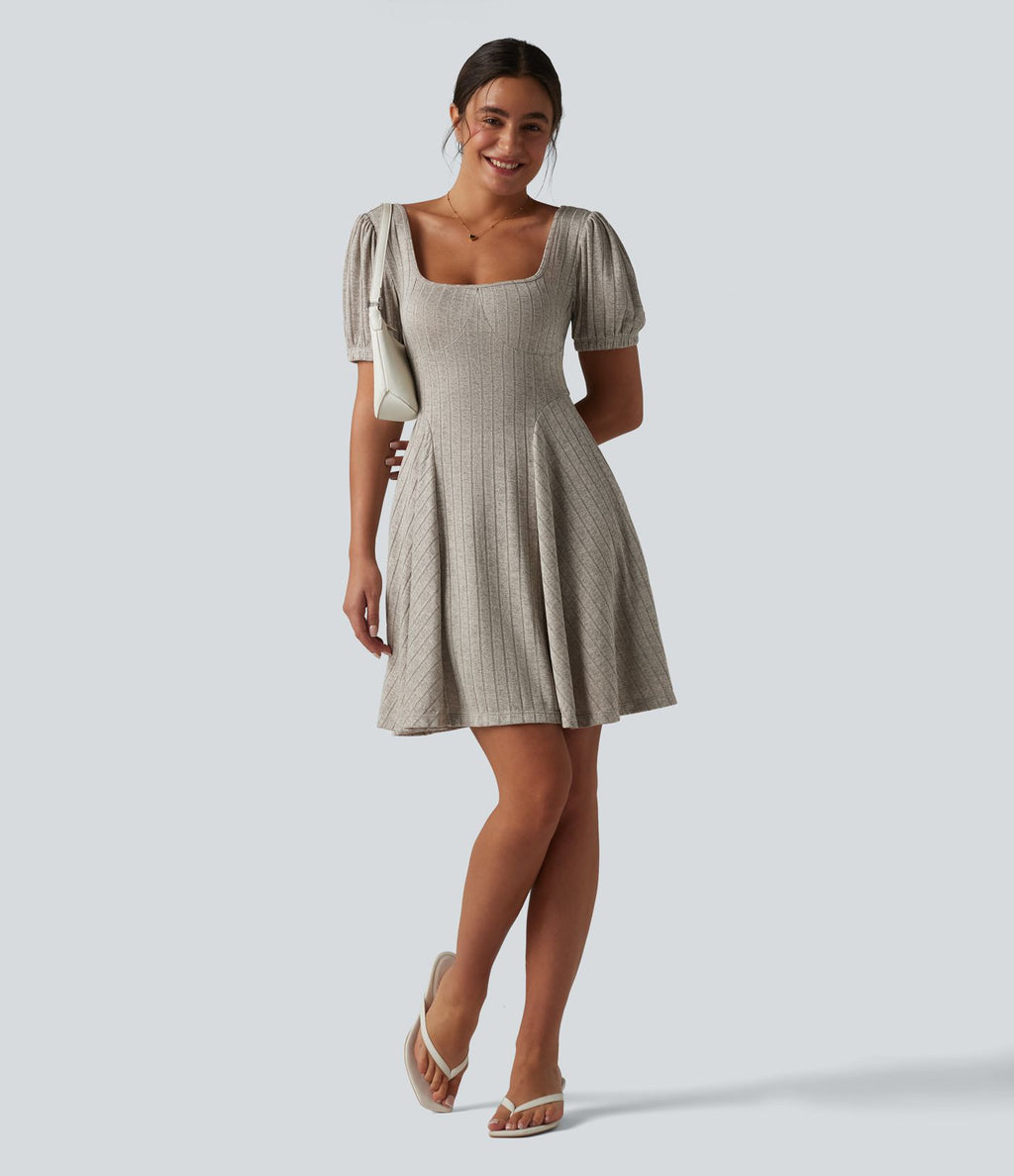 Mini robe décontractée évasée en maille côtelée à col carré et manches courtes bouffantes avec poches
