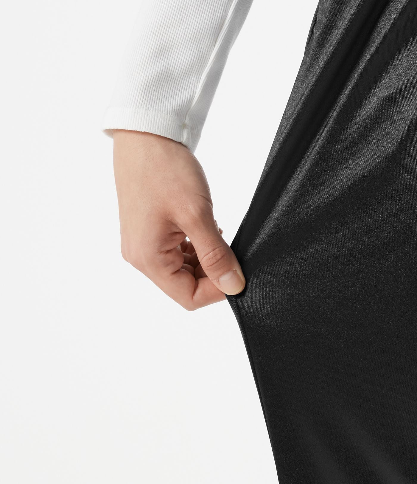 Pantalon habillé fuselé taille haute en satin avec poches