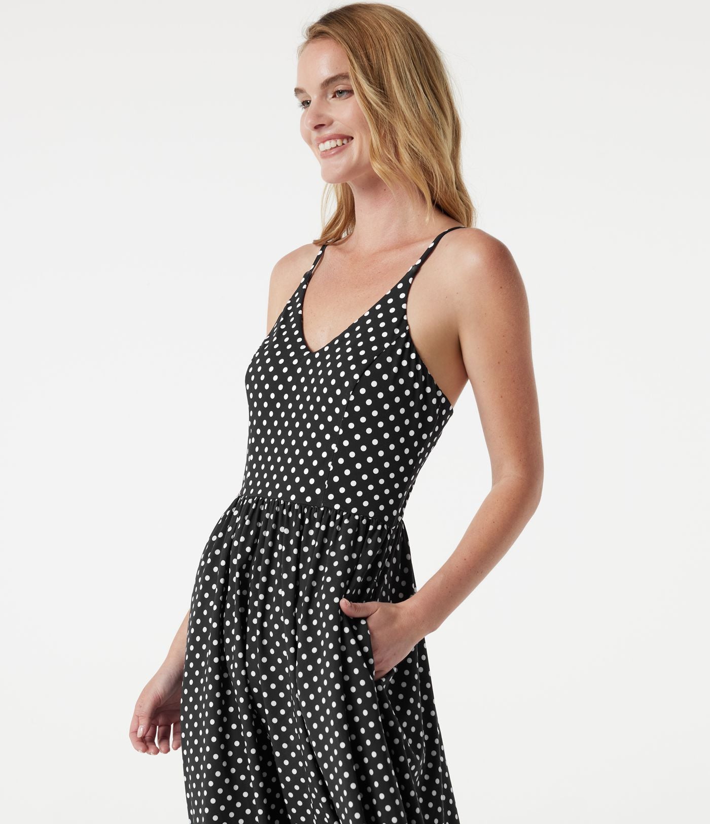 Robe longue fluide décontractée à bretelles avec poches