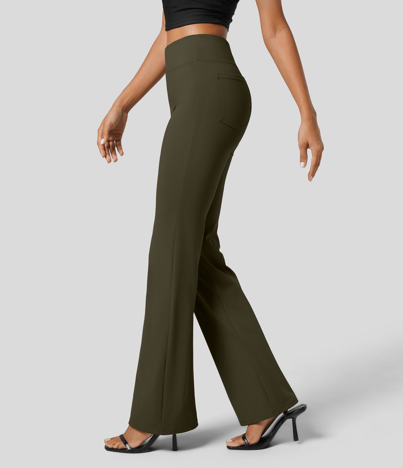 Pantalon tailleur légèrement évasé taille haute avec poches arrière Halara Flex™