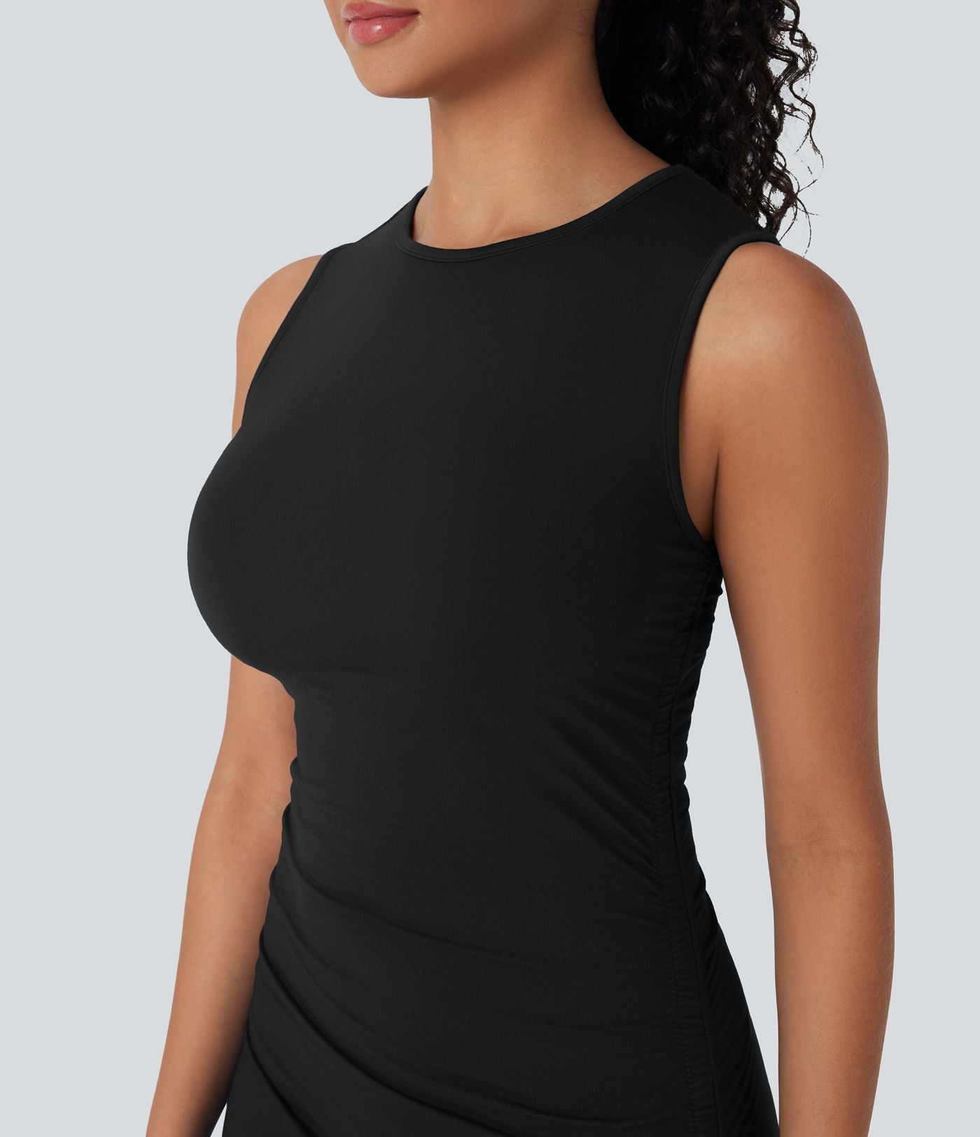 Robe casual moulante col rond sans manches froncée