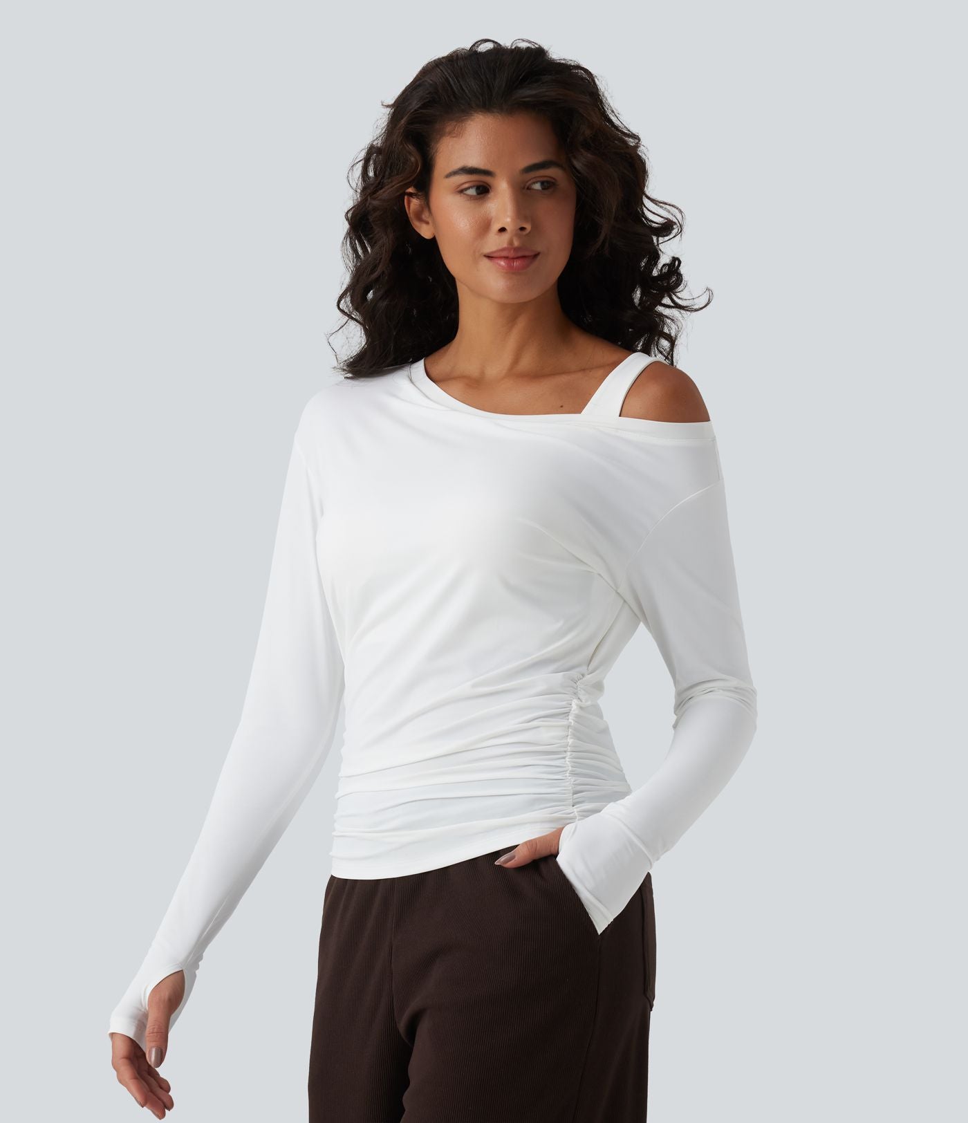 Haut d'entraînement une épaule manches longues avec brassière intégrée, passe-pouces, fronces et effet frais InstantCool, protection solaire UPF50+