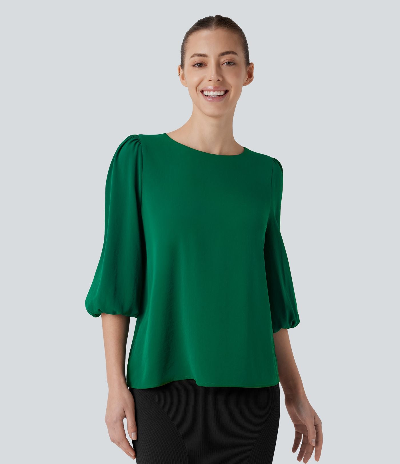 Blouse de travail col bateau avec manches évêque et dos ajouré