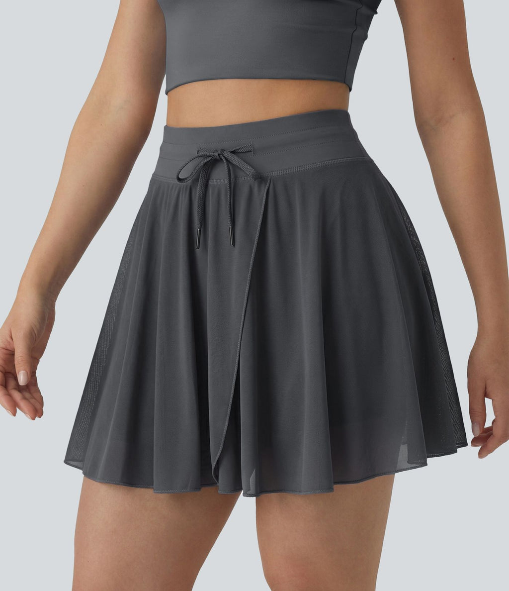 Jupe mini fluide évasée 2-en-1 taille haute à cordon, empiècements en mesh contrastant, avec poche, version plus longue