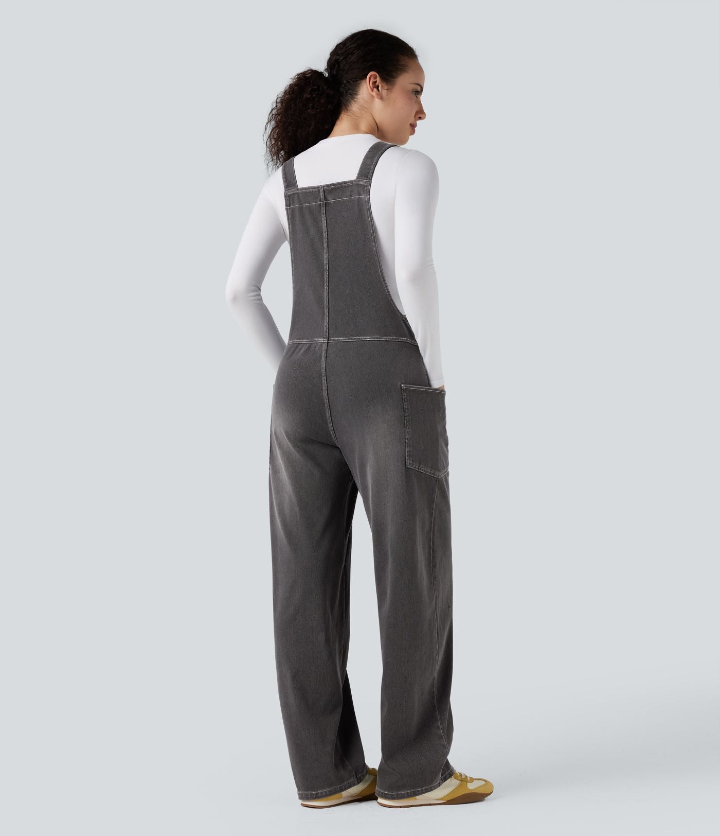 Salopette décontractée Halara Flex™ en denim extensible délavé, col V et poches latérales
