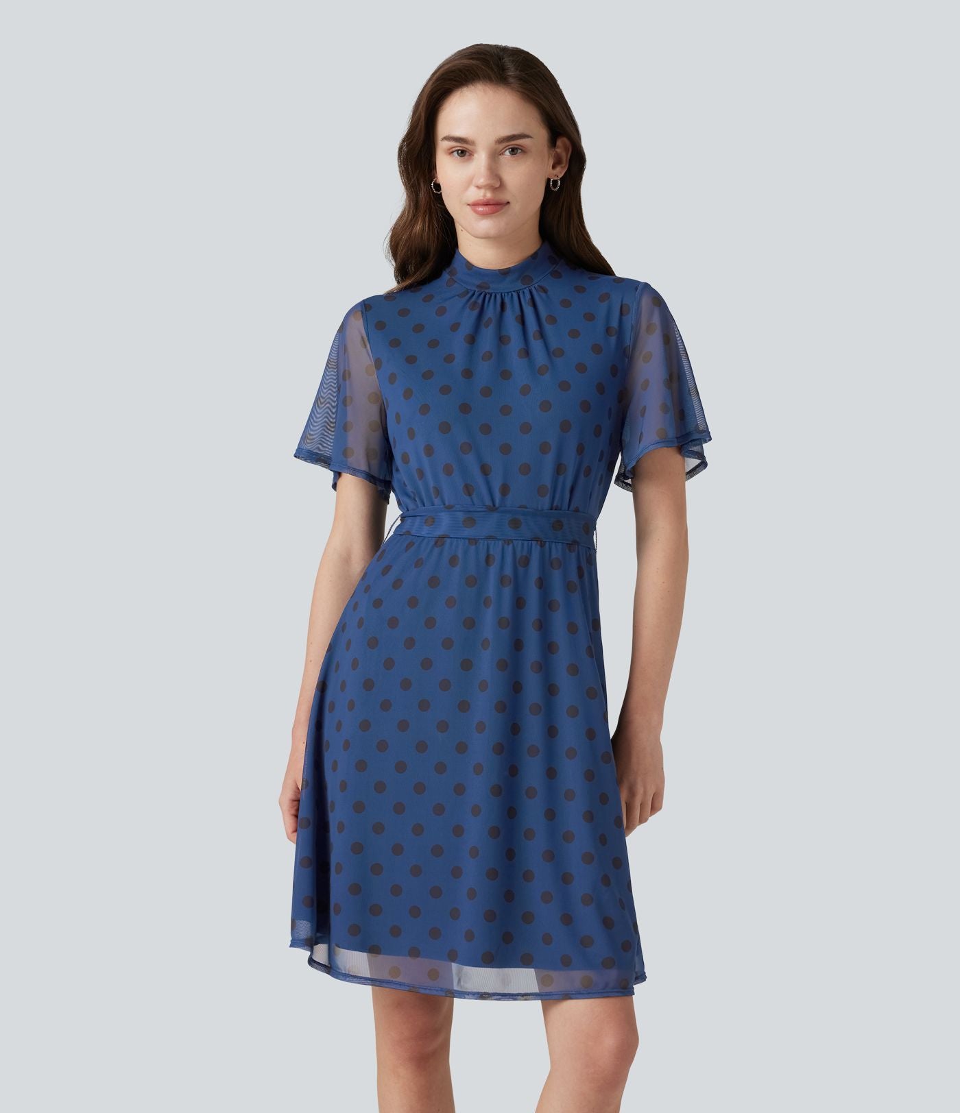 Robe décontractée col cheminée à pois en mesh avec manches à volants, ceinture et poches