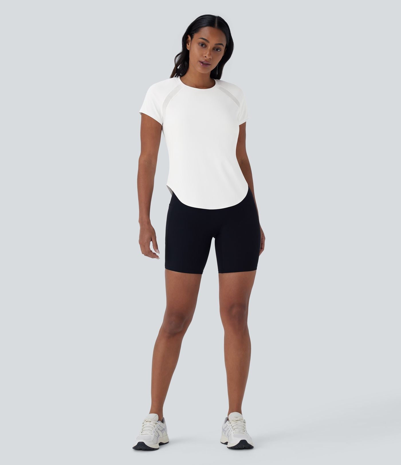 Softlyzero™ QuickDry Haut de sport à manches courtes avec empiècements en mesh contrastés et ourlet arrondi