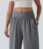 Pantalon baggy effet lin taille haute croisée avec détails froncés et poche
