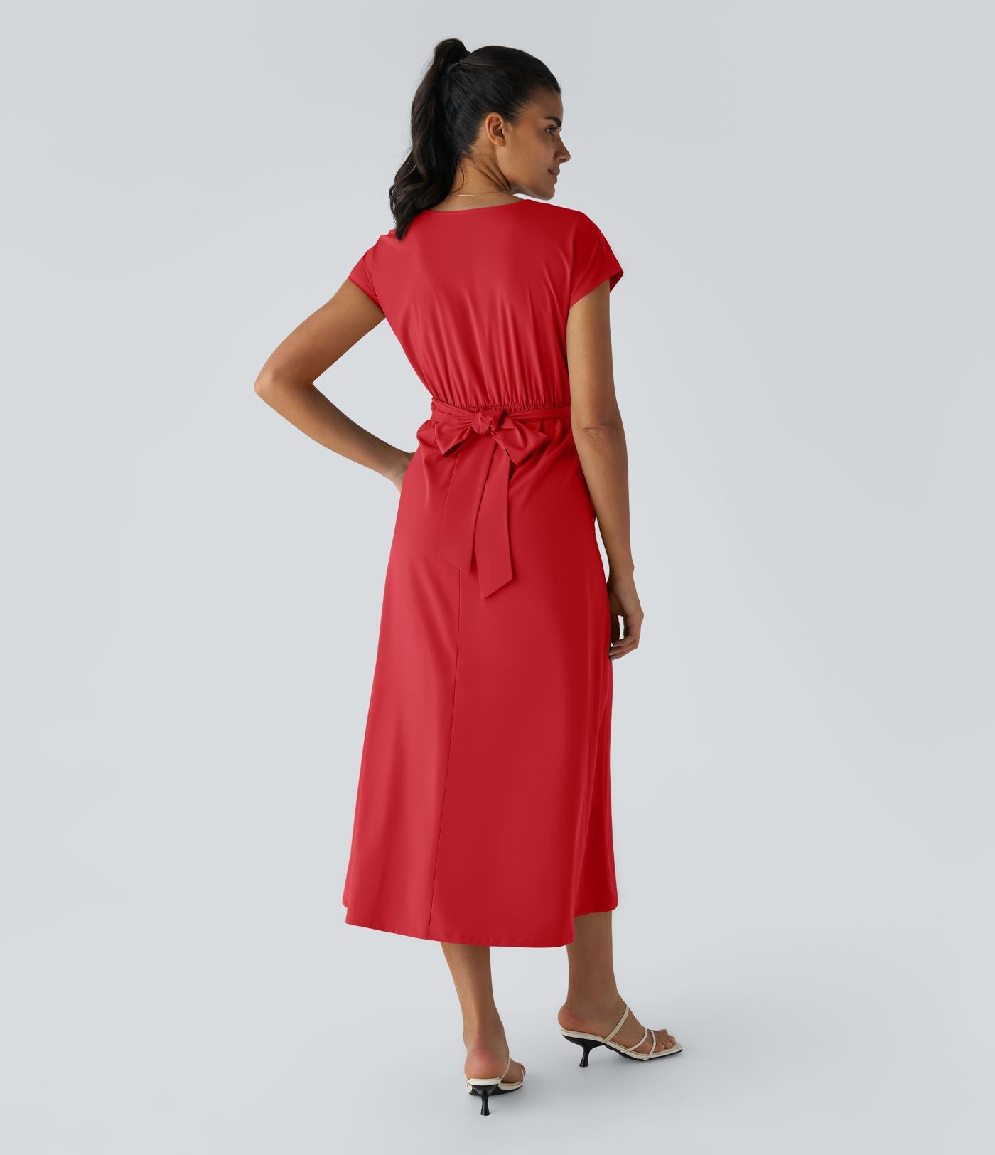 Breezeful™ Robe Mi-Longue Col en V Manches Courtes Poche Latérale Nouée au Dos Séchage Rapide