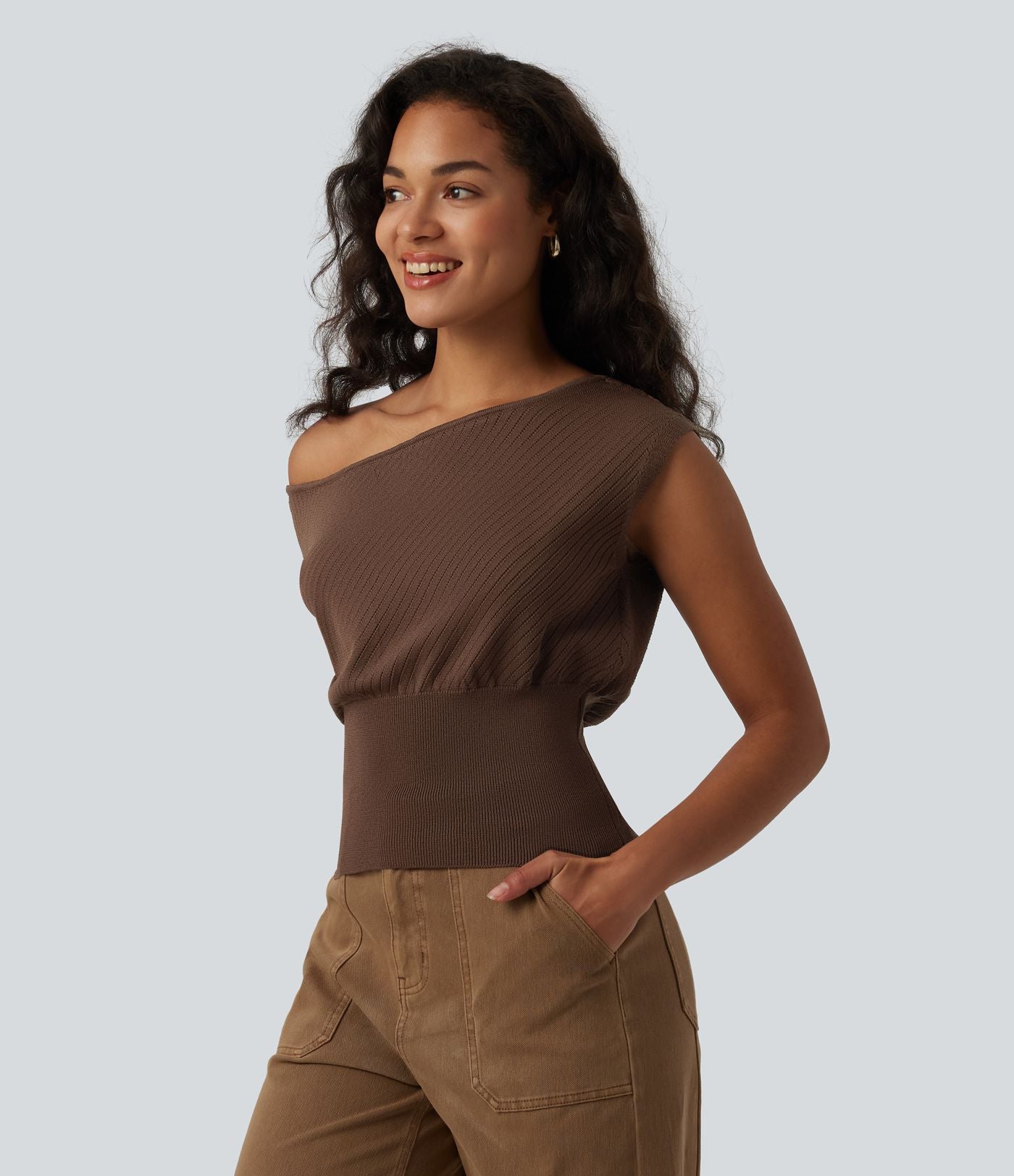 Pull casual asymétrique à épaule dénudée et manches courtes