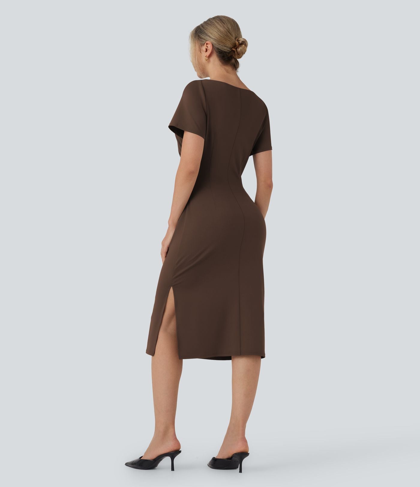 Robe tailleur mi-longue moulante manches courtes froncée
