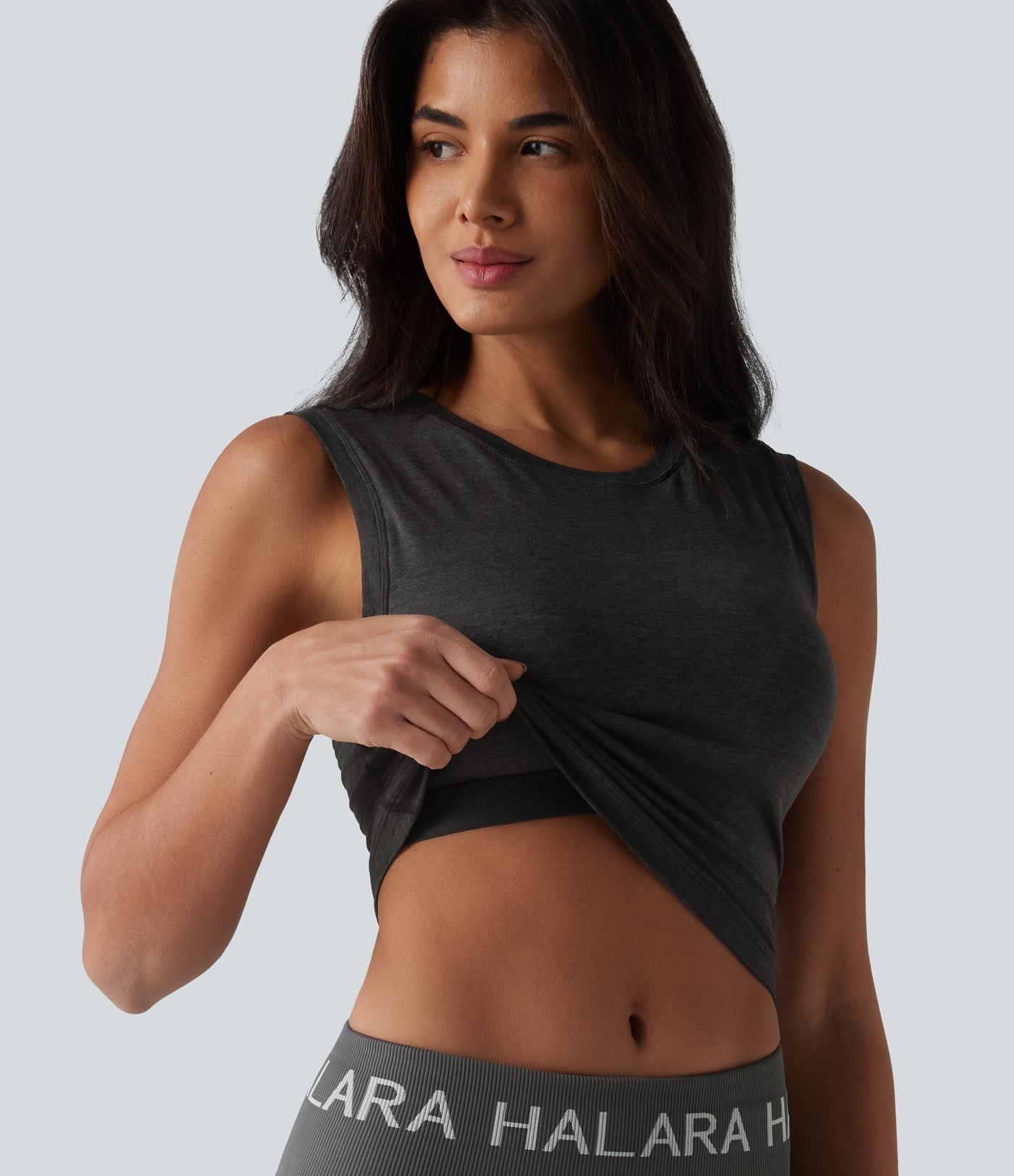 Débardeur court col rond avec brassière intégrée