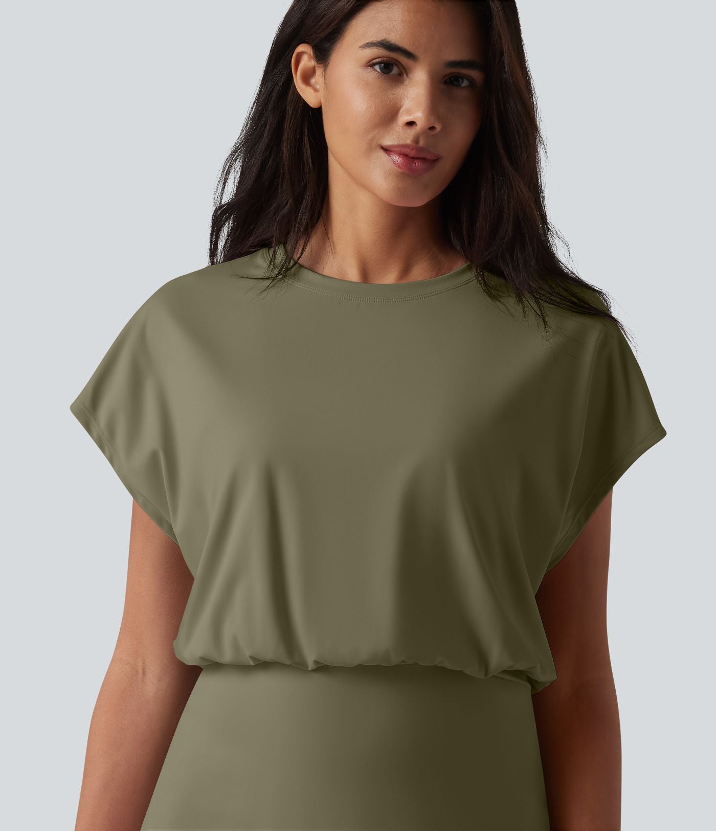 Robe de sport mini de yoga SoftlyZero™ Airy 2-en-1 effet frais InstantCool col rond à manches courtes, demi-zip et poches, accès facile Easy Peasy