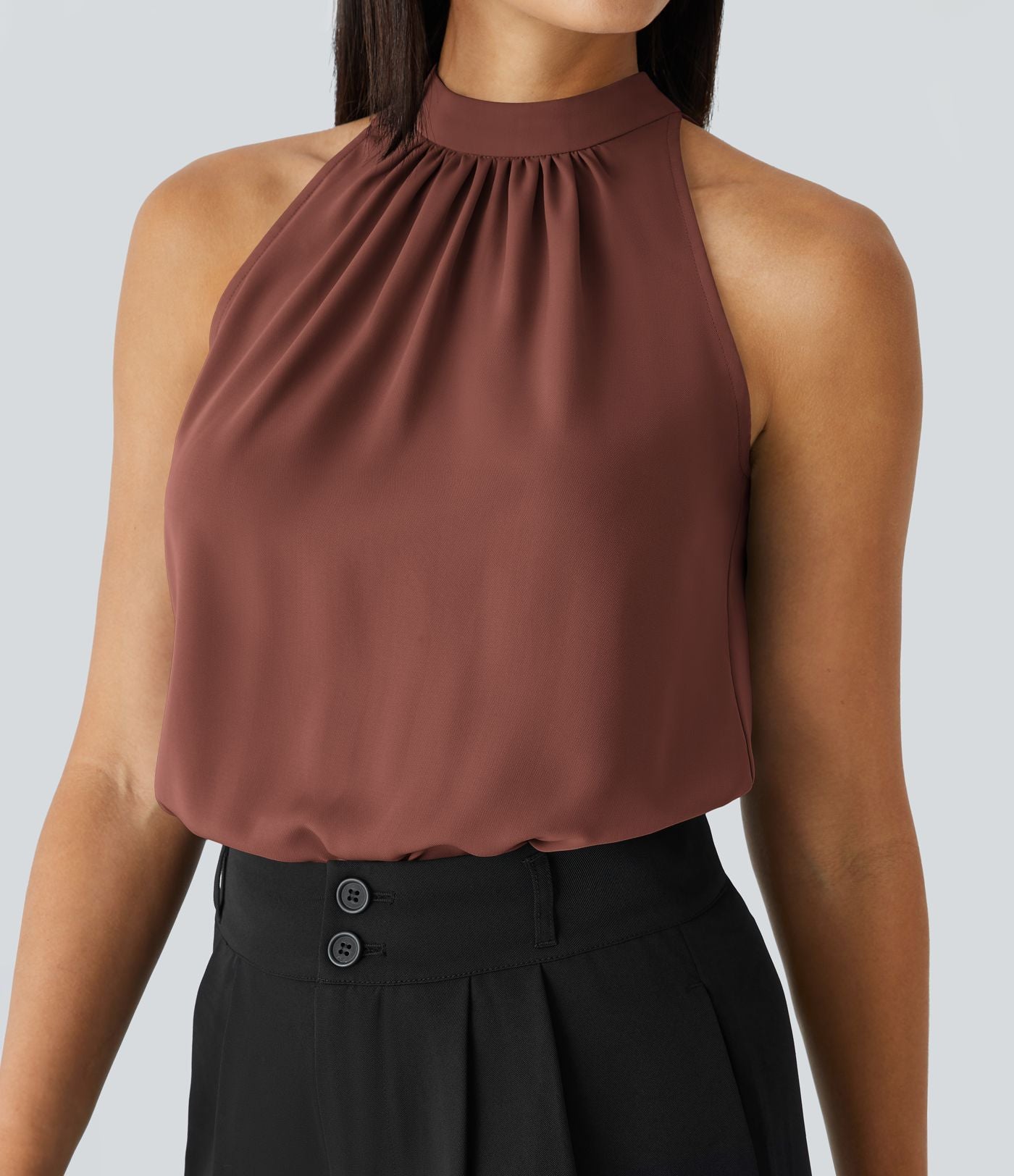 Blouse Travail Sans Manches Ourlet Courbé Col Haut Découpe au Dos Plis